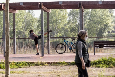 Imágenes de la jornada del 2 de mayo, en la que los navarros pueden salir a la calle a pasear y hacer deporte entre las 6 y las 10 de la mañana, y las 20 y las 23 de la noche.