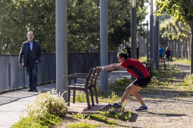 Imágenes de la jornada del 2 de mayo, en la que los navarros pueden salir a la calle a pasear y hacer deporte entre las 6 y las 10 de la mañana, y las 20 y las 23 de la noche.