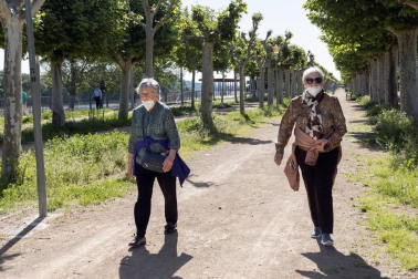 Imágenes de la jornada del 2 de mayo, en la que los navarros pueden salir a la calle a pasear y hacer deporte entre las 6 y las 10 de la mañana, y las 20 y las 23 de la noche.