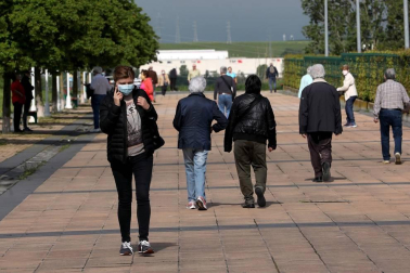 Imágenes de la jornada del 2 de mayo, en la que los navarros pueden salir a la calle a pasear y hacer deporte entre las 6 y las 10 de la mañana, y las 20 y las 23 de la noche.