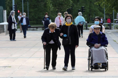 Imágenes de la jornada del 2 de mayo, en la que los navarros pueden salir a la calle a pasear y hacer deporte entre las 6 y las 10 de la mañana, y las 20 y las 23 de la noche.