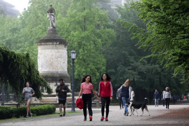 Imágenes de la jornada del 2 de mayo, en la que los navarros pueden salir a la calle a pasear y hacer deporte entre las 6 y las 10 de la mañana, y las 20 y las 23 de la noche.