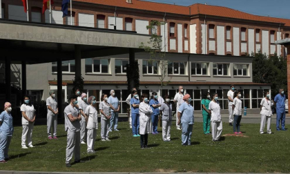 Chivite ha encabezado una concentración que ha tenido lugar ante el Palacio de Navarra, mientras que los sanitarios se han congregado en el exterior del Complejo Hospitalario de Navarra