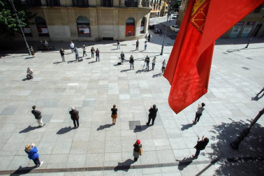 Chivite ha encabezado una concentración que ha tenido lugar ante el Palacio de Navarra, mientras que los sanitarios se han congregado en el exterior del Complejo Hospitalario de Navarra