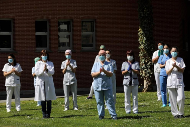 Chivite ha encabezado una concentración que ha tenido lugar ante el Palacio de Navarra, mientras que los sanitarios se han congregado en el exterior del Complejo Hospitalario de Navarra