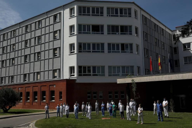 Chivite ha encabezado una concentración que ha tenido lugar ante el Palacio de Navarra, mientras que los sanitarios se han congregado en el exterior del Complejo Hospitalario de Navarra