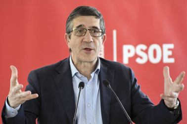 Patxi López presenta 12.000 avales, casi tres mil más de los exigidos