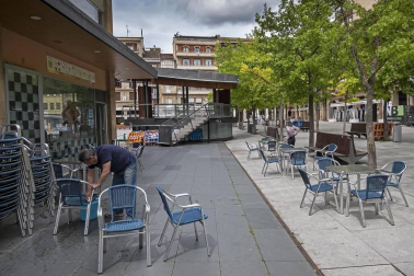 Este lunes, Navarra ha entrado en la fase 1 de la desescalada y numerosos comercios y terrazas de toda la Comunidad foral han reabierto sus puertas.