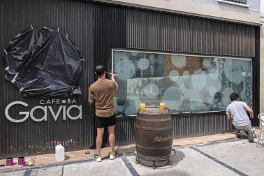 Este lunes, Navarra ha entrado en la fase 1 de la desescalada y numerosos comercios y terrazas de toda la Comunidad foral han reabierto sus puertas.