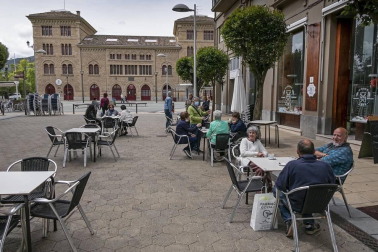 Este lunes, Navarra ha entrado en la fase 1 de la desescalada y numerosos comercios y terrazas de toda la Comunidad foral han reabierto sus puertas.