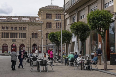 Este lunes, Navarra ha entrado en la fase 1 de la desescalada y numerosos comercios y terrazas de toda la Comunidad foral han reabierto sus puertas.