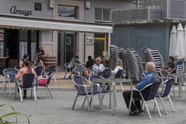Este lunes, Navarra ha entrado en la fase 1 de la desescalada y numerosos comercios y terrazas de toda la Comunidad foral han reabierto sus puertas.