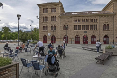 Este lunes, Navarra ha entrado en la fase 1 de la desescalada y numerosos comercios y terrazas de toda la Comunidad foral han reabierto sus puertas.