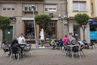 Este lunes, Navarra ha entrado en la fase 1 de la desescalada y numerosos comercios y terrazas de toda la Comunidad foral han reabierto sus puertas.