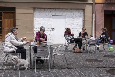 Este lunes, Navarra ha entrado en la fase 1 de la desescalada y numerosos comercios y terrazas de toda la Comunidad foral han reabierto sus puertas.