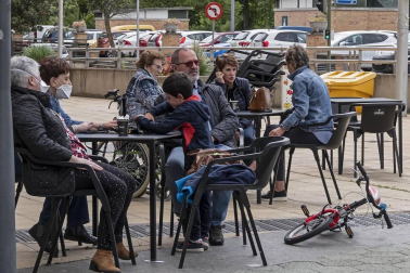 Este lunes, Navarra ha entrado en la fase 1 de la desescalada y numerosos comercios y terrazas de toda la Comunidad foral han reabierto sus puertas.