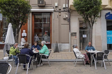 Este lunes, Navarra ha entrado en la fase 1 de la desescalada y numerosos comercios y terrazas de toda la Comunidad foral han reabierto sus puertas.