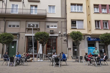 Este lunes, Navarra ha entrado en la fase 1 de la desescalada y numerosos comercios y terrazas de toda la Comunidad foral han reabierto sus puertas.