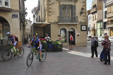 Este lunes, Navarra ha entrado en la fase 1 de la desescalada y numerosos comercios y terrazas de toda la Comunidad foral han reabierto sus puertas.