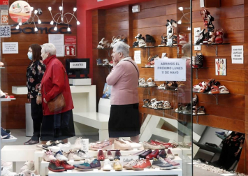 Este lunes, Navarra ha entrado en la fase 1 de la desescalada y numerosos comercios y terrazas de toda la Comunidad foral han reabierto sus puertas.