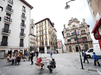 Este lunes, Navarra ha entrado en la fase 1 de la desescalada y numerosos comercios y terrazas de toda la Comunidad foral han reabierto sus puertas.