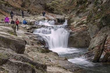 Irati se convierte en otoño en la primera opción de muchos excursionistas