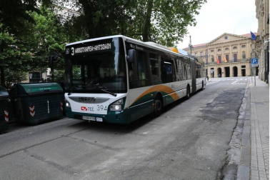 Este sábado se las iniciado la peatonalización del paseo Sarasate, con los cambios de tráfico y modificación de las paradas de villavesas.