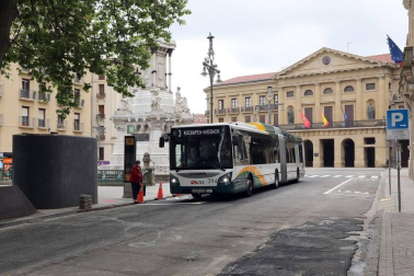 Este sábado se las iniciado la peatonalización del paseo Sarasate, con los cambios de tráfico y modificación de las paradas de villavesas.