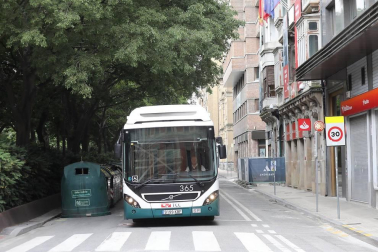Este sábado se las iniciado la peatonalización del paseo Sarasate, con los cambios de tráfico y modificación de las paradas de villavesas.