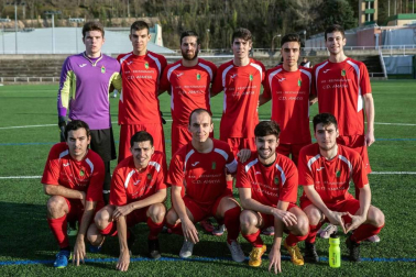 Fotografías de seis equipos de la Primera Regional navarra que jugarán en Preferente la próxima temporada