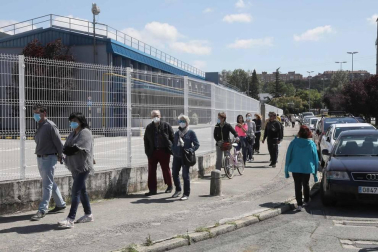 Fotografías de la reapertura del mercadillo de Landaben tras dos meses de cierre obligado