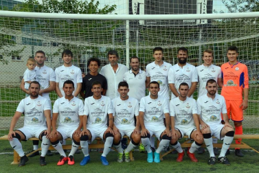 Fotografías de Cantolagua y River Ega, que serán equipos de Tercera, y Beti Casedano, Lagun Artea, Azkoyen y Muskaria, de Autonómica