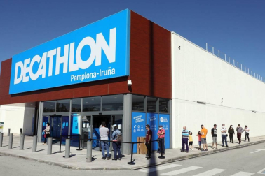Los comercios han abierto con restricciones de aforo y espacio