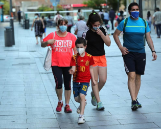 El primer día de obligatoriedad de su uso coincidió con una jornada veraniega de 30 grados