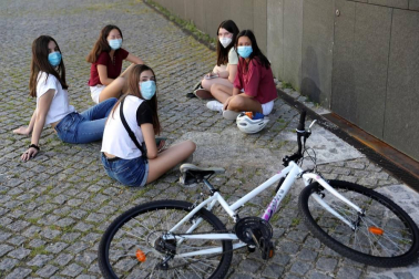 El primer día de obligatoriedad de su uso coincidió con una jornada veraniega de 30 grados