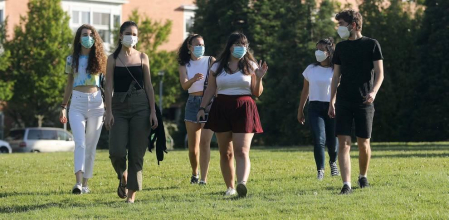 El primer día de obligatoriedad de su uso coincidió con una jornada veraniega de 30 grados