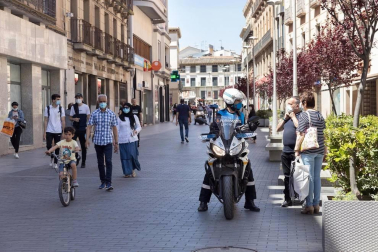 El primer día de obligatoriedad de su uso coincidió con una jornada veraniega de 30 grados