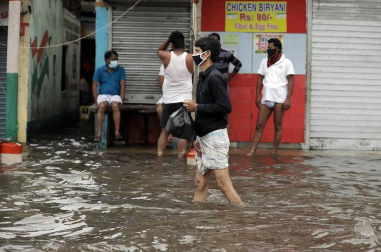 Destrucción y casi un centenar de víctimas mortales tras el paso del ciclón por la zona.