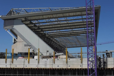 La nueva grada alta en Gol, Sur y Lateral comenzará a instalarse en junio