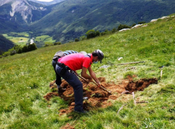 Un potro atrapado en una sima de tres metros en las inmediaciones del refugio de Olorón de Isaba  fue rescatado este sábado, sobre las doce y media del mediodía.