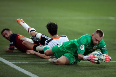 Imágenes del encuentro de la Jornada 30 de LaLiga Santander disputado este domingo, 21 de junio, en el estadio de Mestalla.