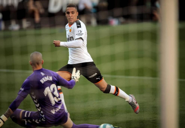 Imágenes del encuentro de la Jornada 30 de LaLiga Santander disputado este domingo, 21 de junio, en el estadio de Mestalla.