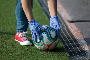 Imágenes del encuentro de la Jornada 30 de LaLiga Santander disputado este domingo, 21 de junio, en el estadio de Mestalla.