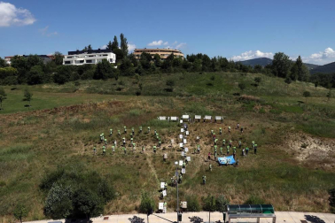 La asociación Pro Parque Ripa Sur de Beloso volvió a concentrarse este sábado en el terreno que pretenden conservar como corredor verde sostenible. Los vecinos se están planteando acudir a la vía jurídica para tratar de detener el proceso.