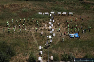 La asociación Pro Parque Ripa Sur de Beloso volvió a concentrarse este sábado en el terreno que pretenden conservar como corredor verde sostenible. Los vecinos se están planteando acudir a la vía jurídica para tratar de detener el proceso.