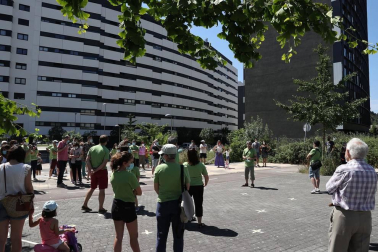 La asociación Pro Parque Ripa Sur de Beloso volvió a concentrarse este sábado en el terreno que pretenden conservar como corredor verde sostenible. Los vecinos se están planteando acudir a la vía jurídica para tratar de detener el proceso.
