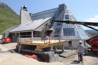 Galería de fotos del edificio, que conserva su estructura original pero ha variado completamente su distribución interior.