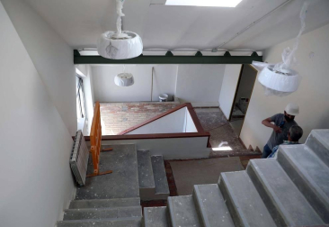 Galería de fotos del edificio, que conserva su estructura original pero ha variado completamente su distribución interior.