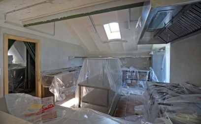 Galería de fotos del edificio, que conserva su estructura original pero ha variado completamente su distribución interior.