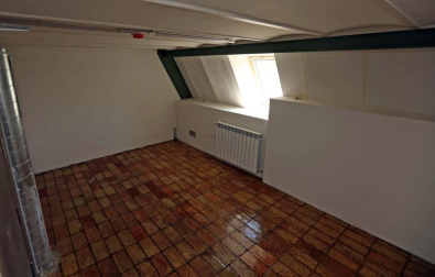 Galería de fotos del edificio, que conserva su estructura original pero ha variado completamente su distribución interior.